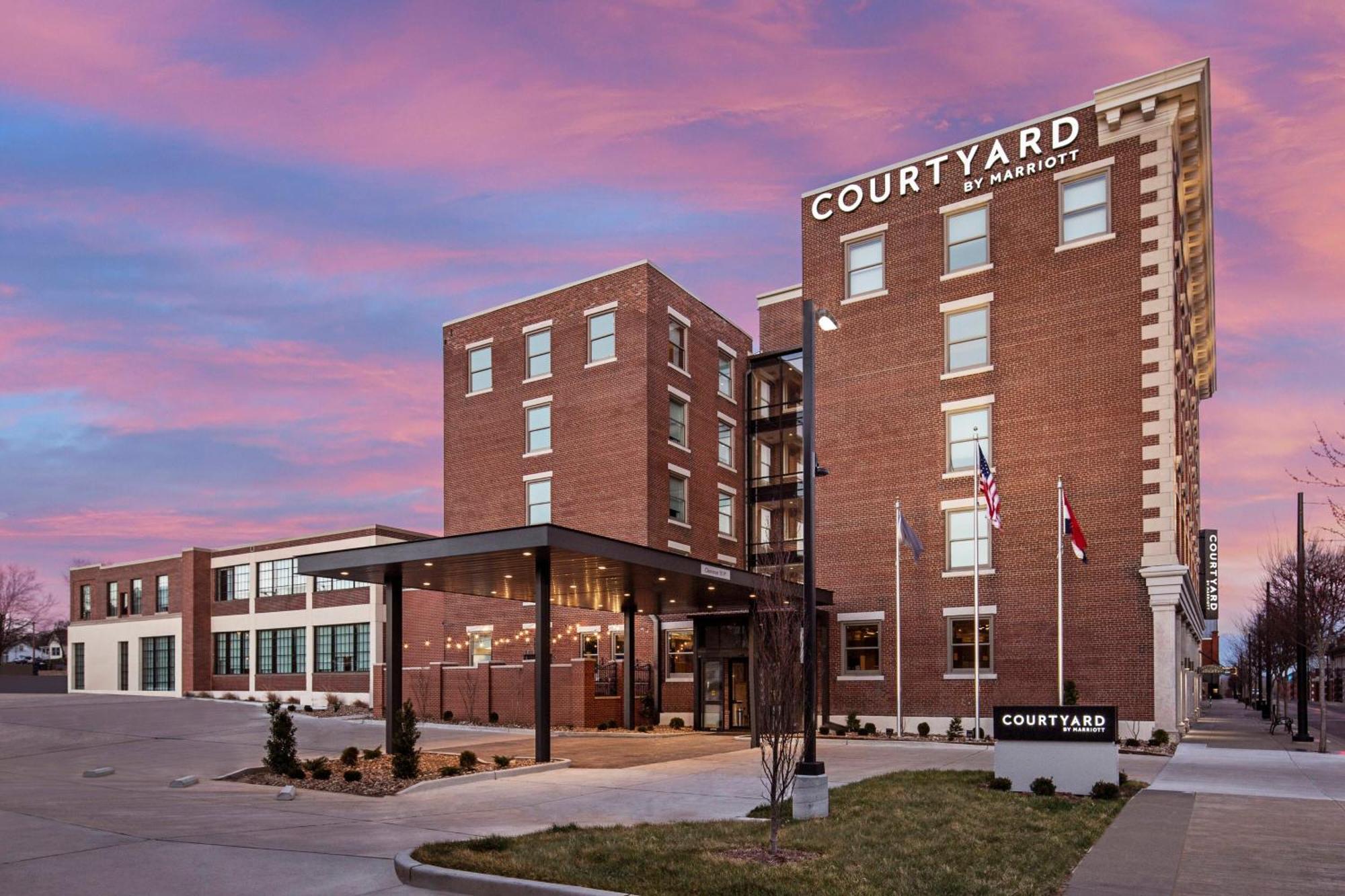 Courtyard By Marriott Cape Girardeau Downtown Hotel Exterior foto